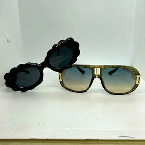 Urban Outfitters Set of 2 Sunglasses. Gold/Olive and Black Scalloped NWT